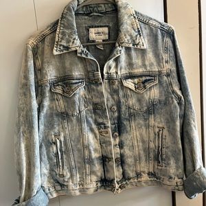 Forever 21 acid wash denim jacket. Suuuper cute. Size small.